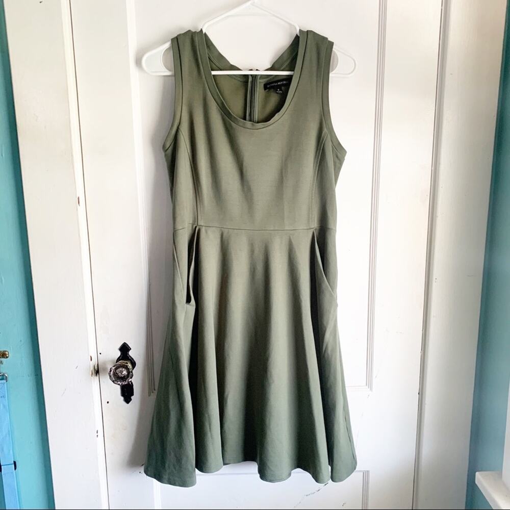 Banana Republic Dress Thick Jersey Knit Sleeveless Stretchy Pockets Green Size 6
